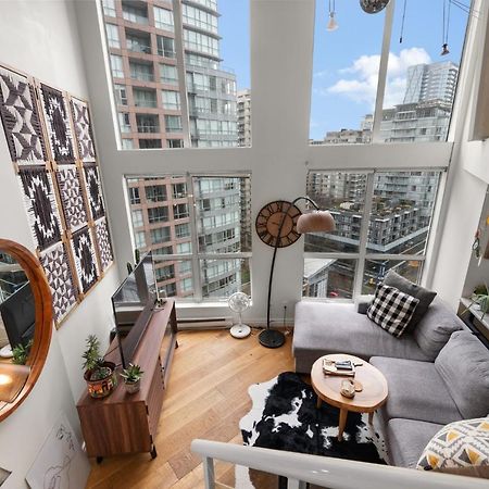 Rare Find Loft With Full Kitchen At Heart Of Downtown Apartment แวนคูเวอร์ ภายนอก รูปภาพ