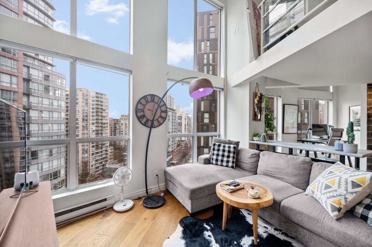 Rare Find Loft With Full Kitchen At Heart Of Downtown Apartment แวนคูเวอร์ ภายนอก รูปภาพ