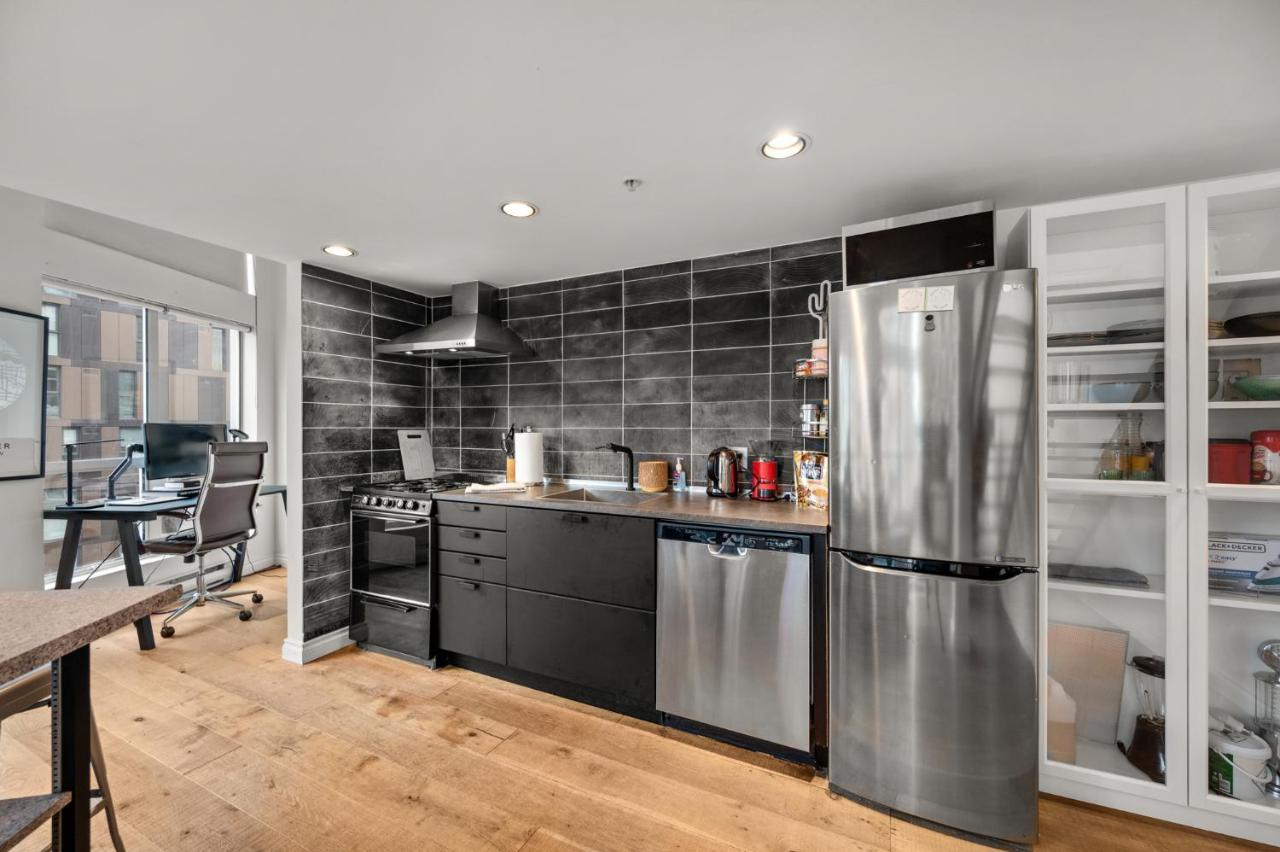 Rare Find Loft With Full Kitchen At Heart Of Downtown Apartment แวนคูเวอร์ ภายนอก รูปภาพ
